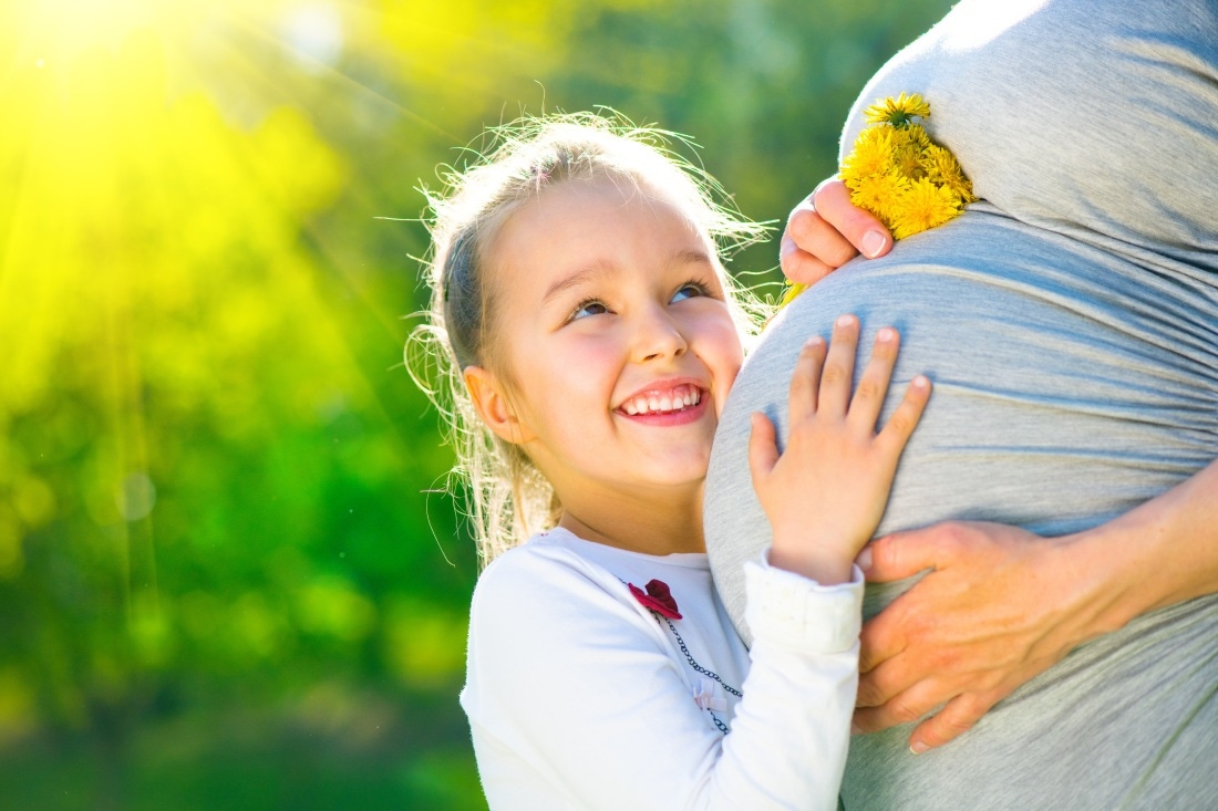 Child and pregnant mom